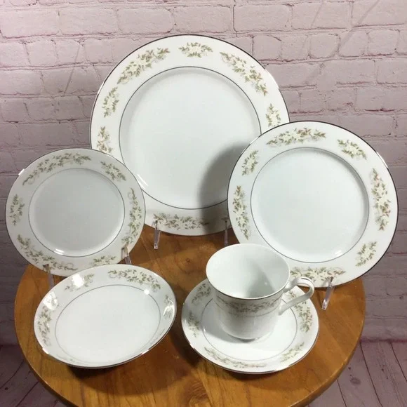 International Silver Company 326 Springtime - 6 Piece Place Setting